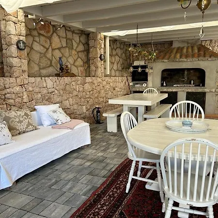 Manda Apartment *