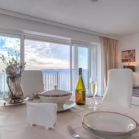 Manda Lägenhet Novi Vinodolski